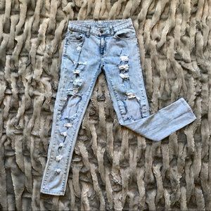 CARMAR Distressed Light Wash Jeans - Size: 26